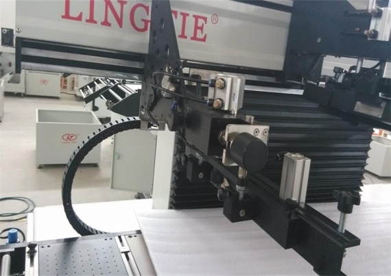 पूरी तरह से स्वचालित स्क्रीन प्रिंटिंग मशीन 
